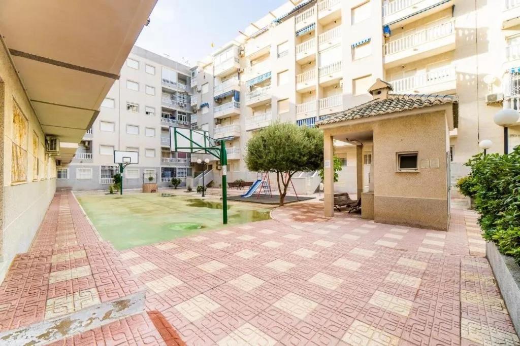 Mila Sloneczny Apartament W Torrevieja Centrum Exterior photo